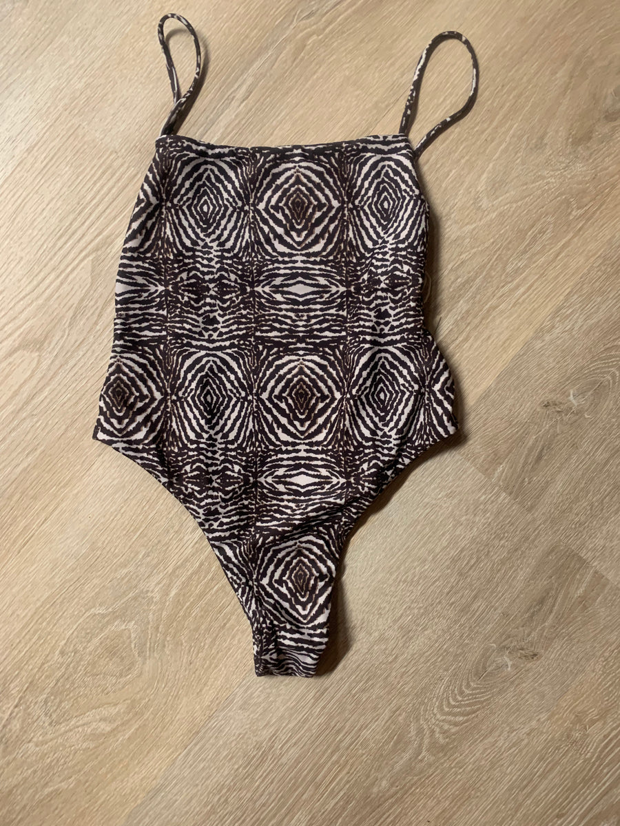 BENOA24 'EXCLUSIVE' IWA ONEPIECE SAFARI BIKINI HANALEI