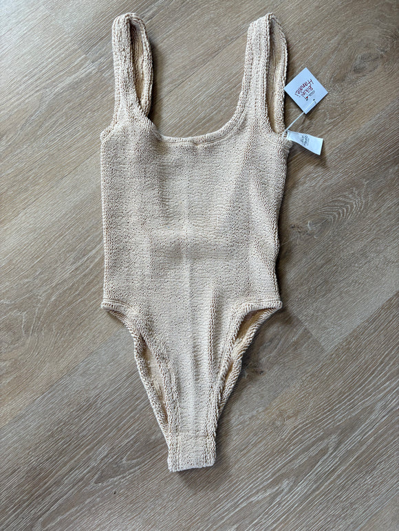 BH-CRINKLE TAN LOW BACK ONEPIECE