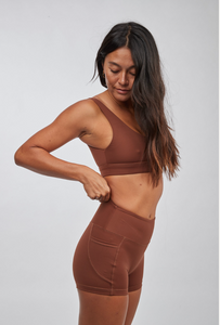 B23 2.5" BOOTY SHORT-CACAO